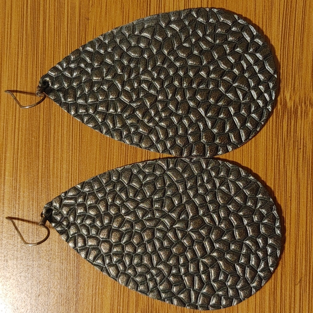 Nickel & Suede leather earrings